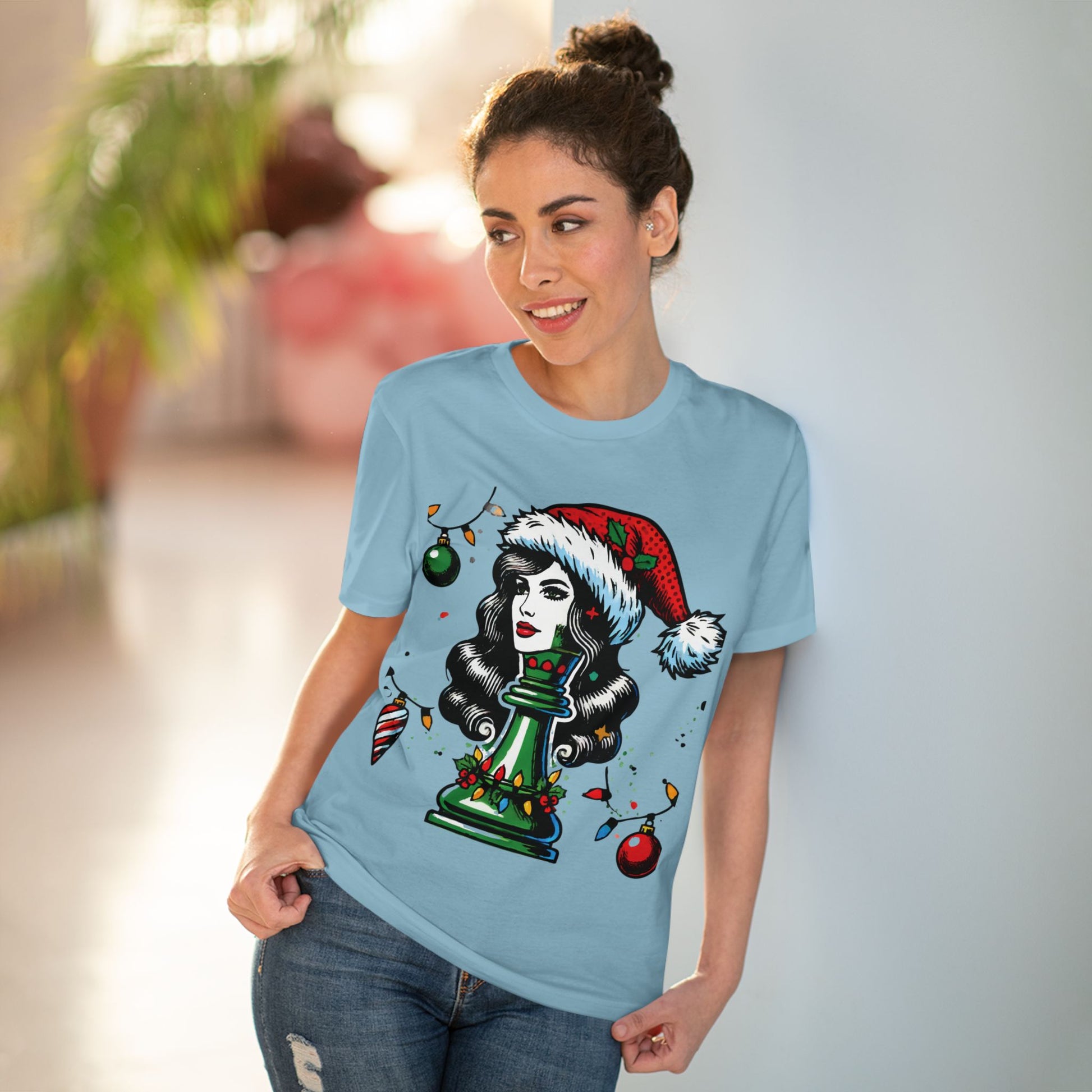 Camiseta Unisex Orgánica Navidad - Reina Pop Art, Estilo y Sostenibilidad   T-Shirt