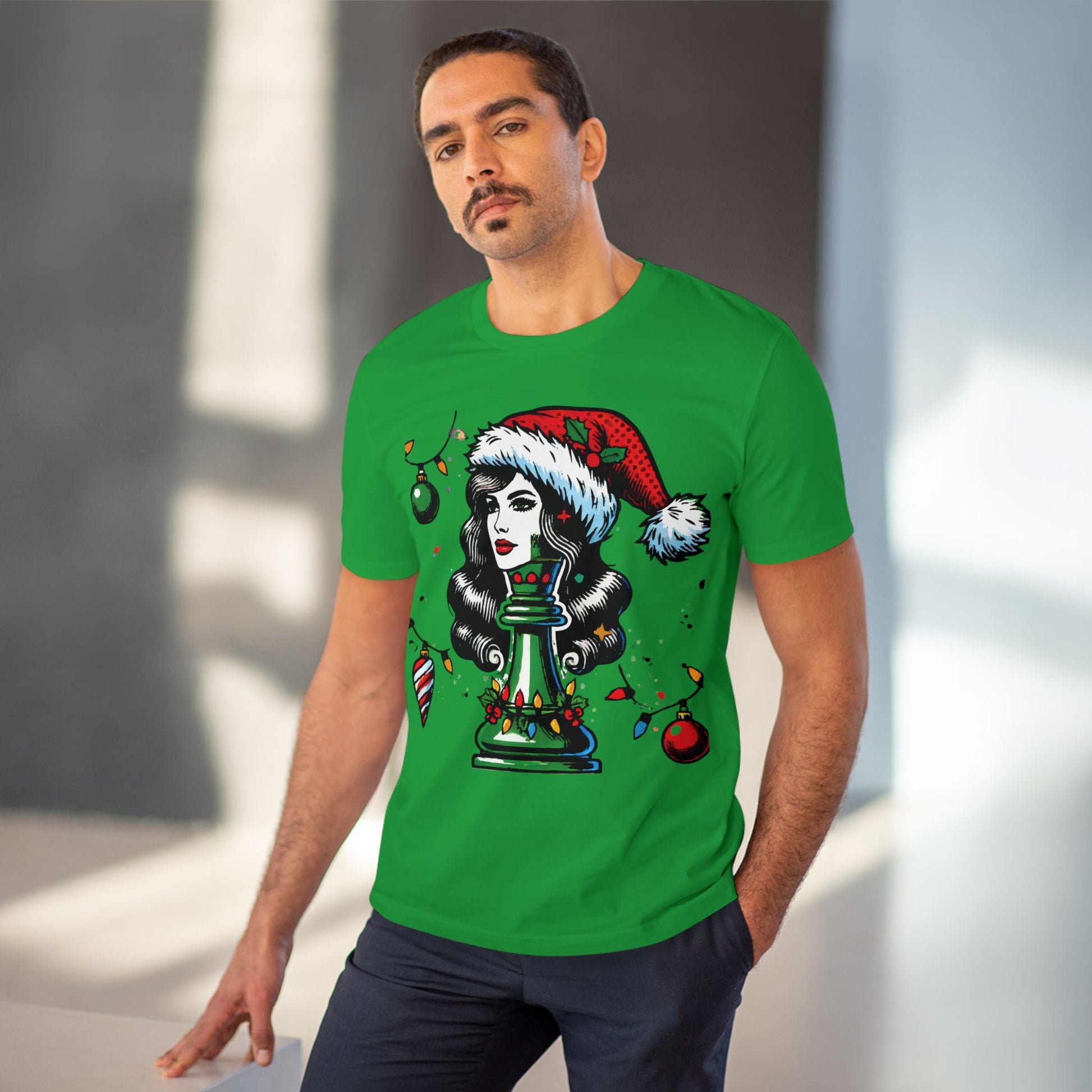 Camiseta Unisex Orgánica Navidad - Reina Pop Art, Estilo y Sostenibilidad   T-Shirt