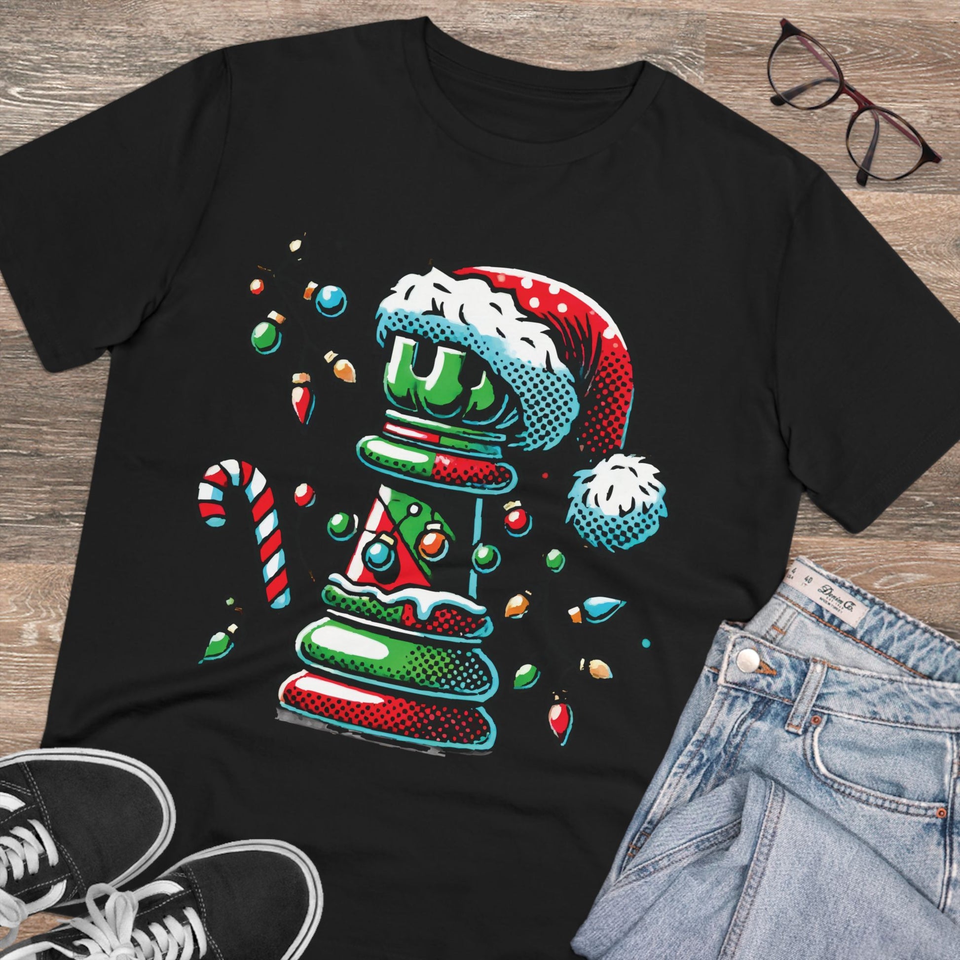 Organic Creator T-Shirt: Diseño de Torre de Ajedrez Pop Art Navideño   T-Shirt  27.00 Black-2XL