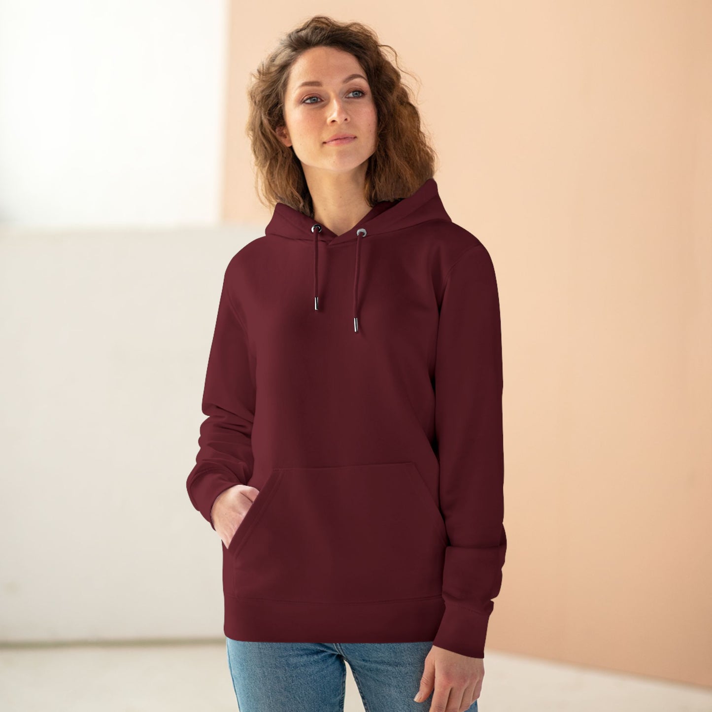 “Hoodie Unisex con Capucha Reina de Ajedrez – Diseño Pop Art Sostenible”   Hoodie