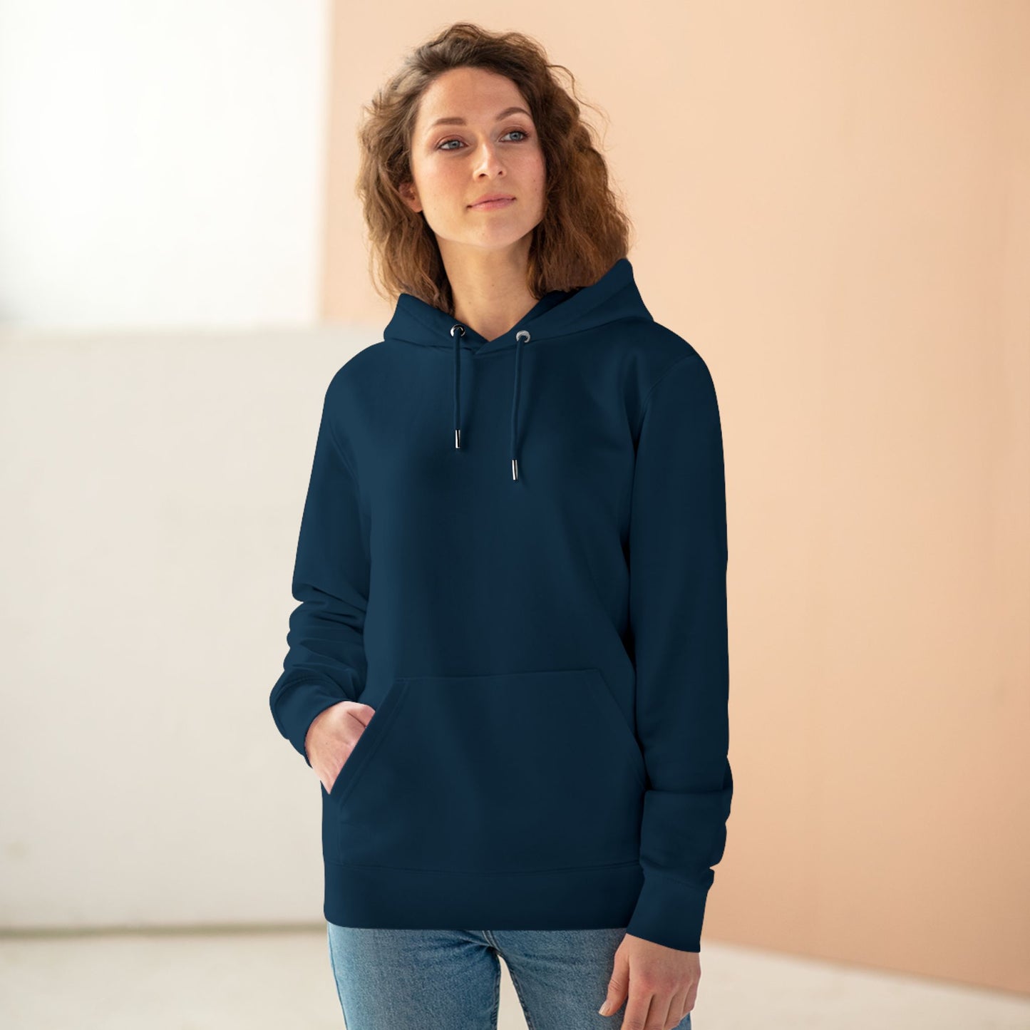 “Hoodie Unisex con Capucha Reina de Ajedrez – Diseño Pop Art Sostenible”   Hoodie