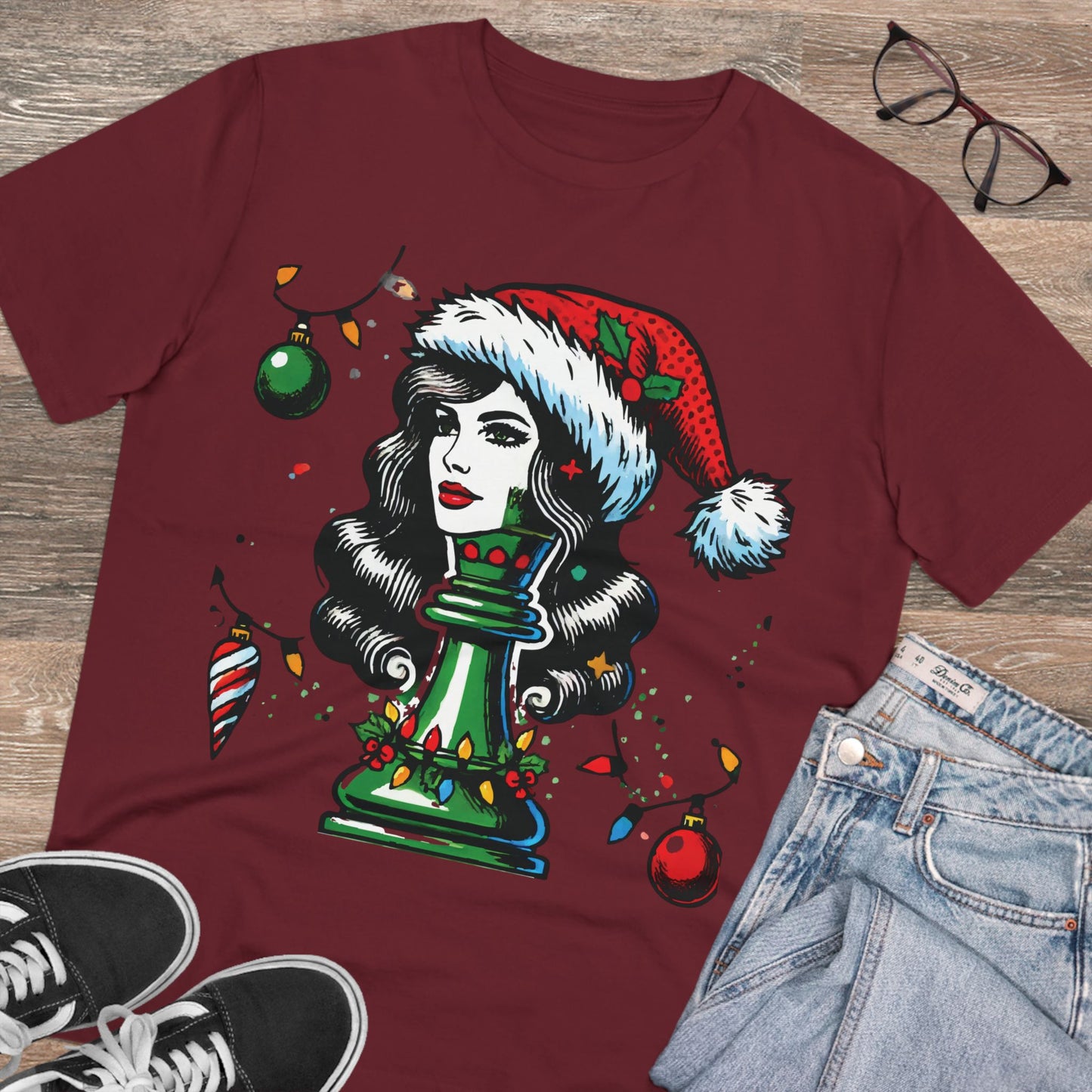 Camiseta Unisex Orgánica Navidad - Reina Pop Art, Estilo y Sostenibilidad   T-Shirt  27.00 Burgundy-2XL