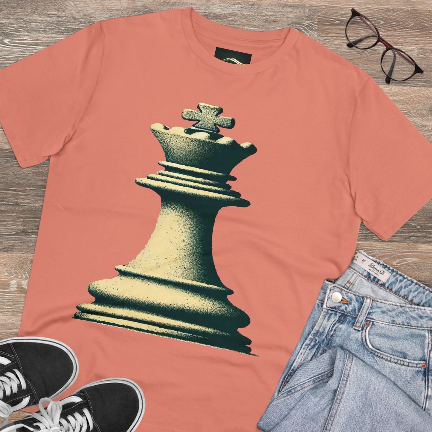 “Camiseta Unisex Rey de Ajedrez – Estilo Vintage en Algodón Orgánico”   T-Shirt  33.00 Rose-Clay-3XL