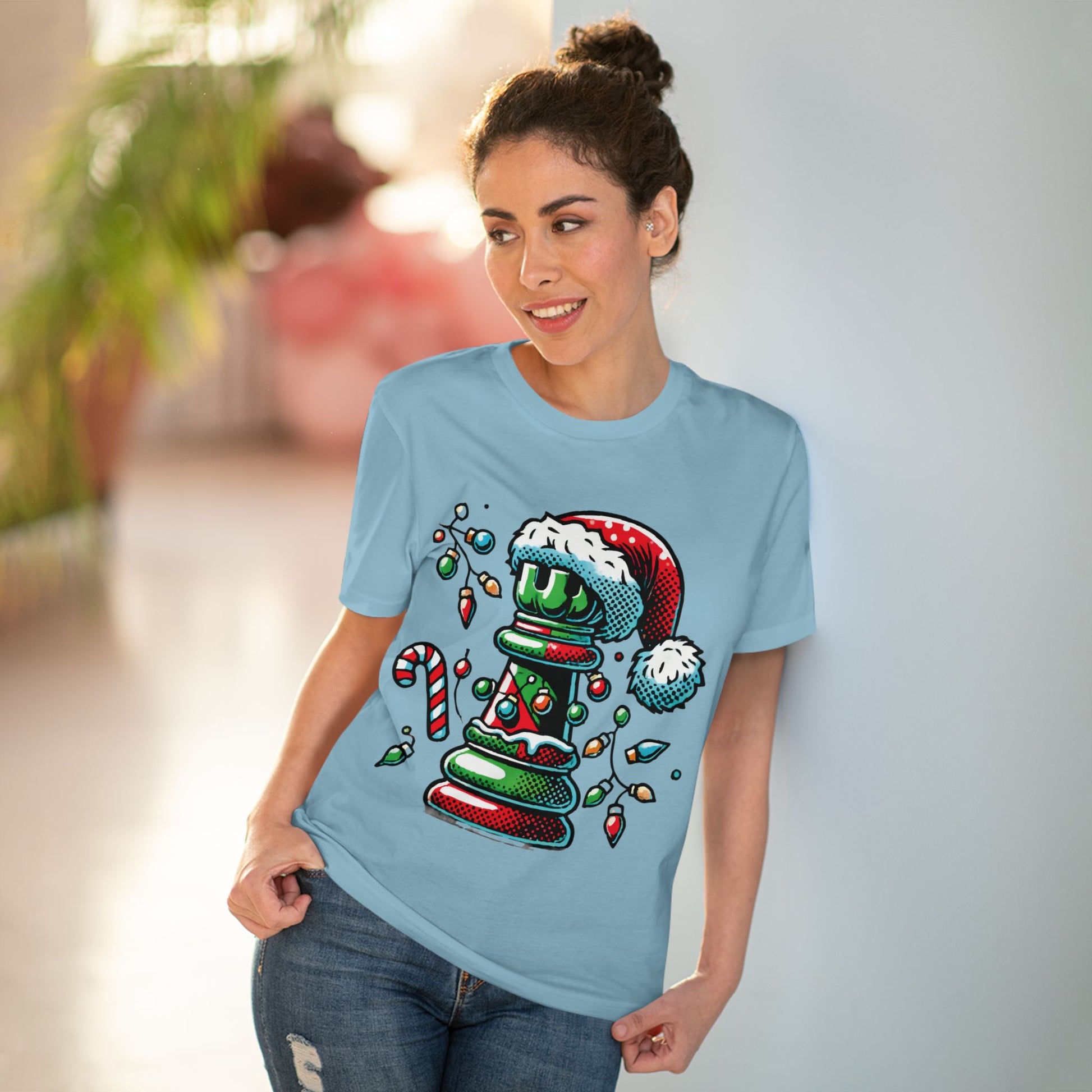 Organic Creator T-Shirt: Diseño de Torre de Ajedrez Pop Art Navideño   T-Shirt