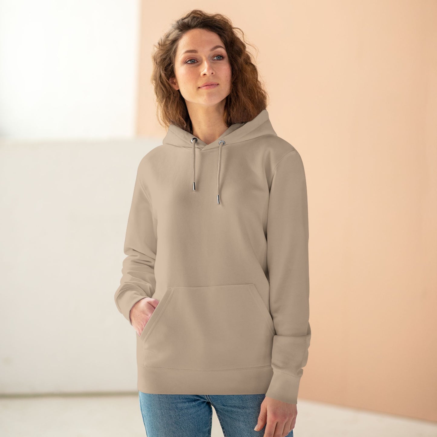 “Hoodie Unisex Reina de Ajedrez – Estilo Vintage en Algodón Orgánico”   Hoodie