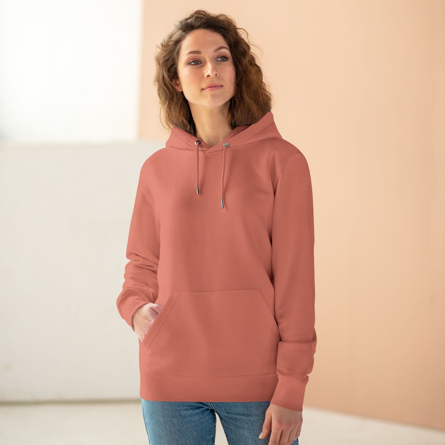 “Hoodie Unisex Reina de Ajedrez – Estilo Vintage en Algodón Orgánico”   Hoodie