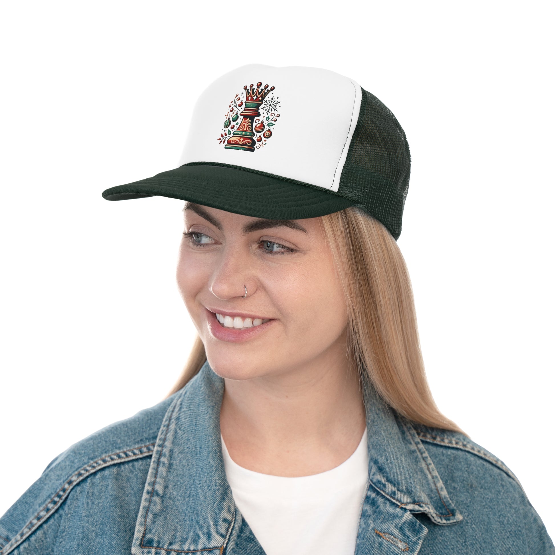 Gorra Trucker Navideña Reina de Ajedrez – Estilo Vintage y Festivo   Hats