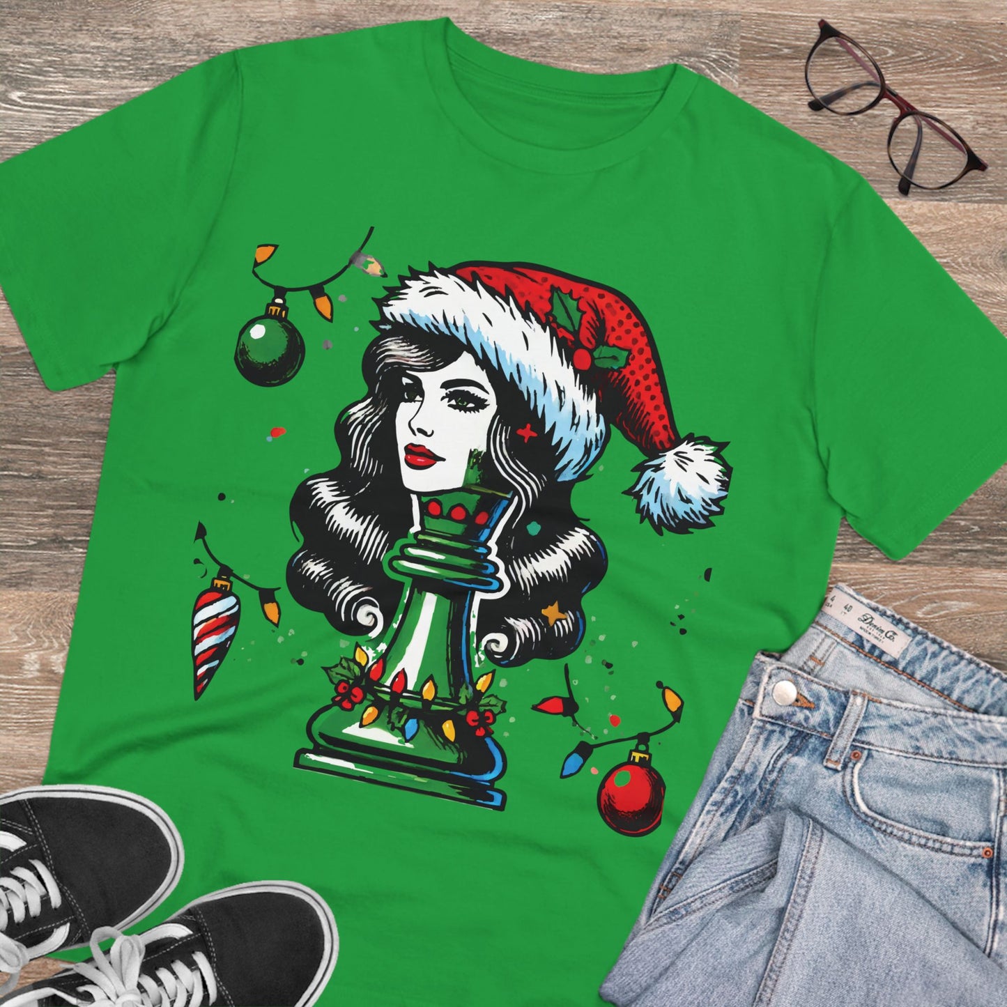 Camiseta Unisex Orgánica Navidad - Reina Pop Art, Estilo y Sostenibilidad   T-Shirt  27.00 Fresh-Green-2XL