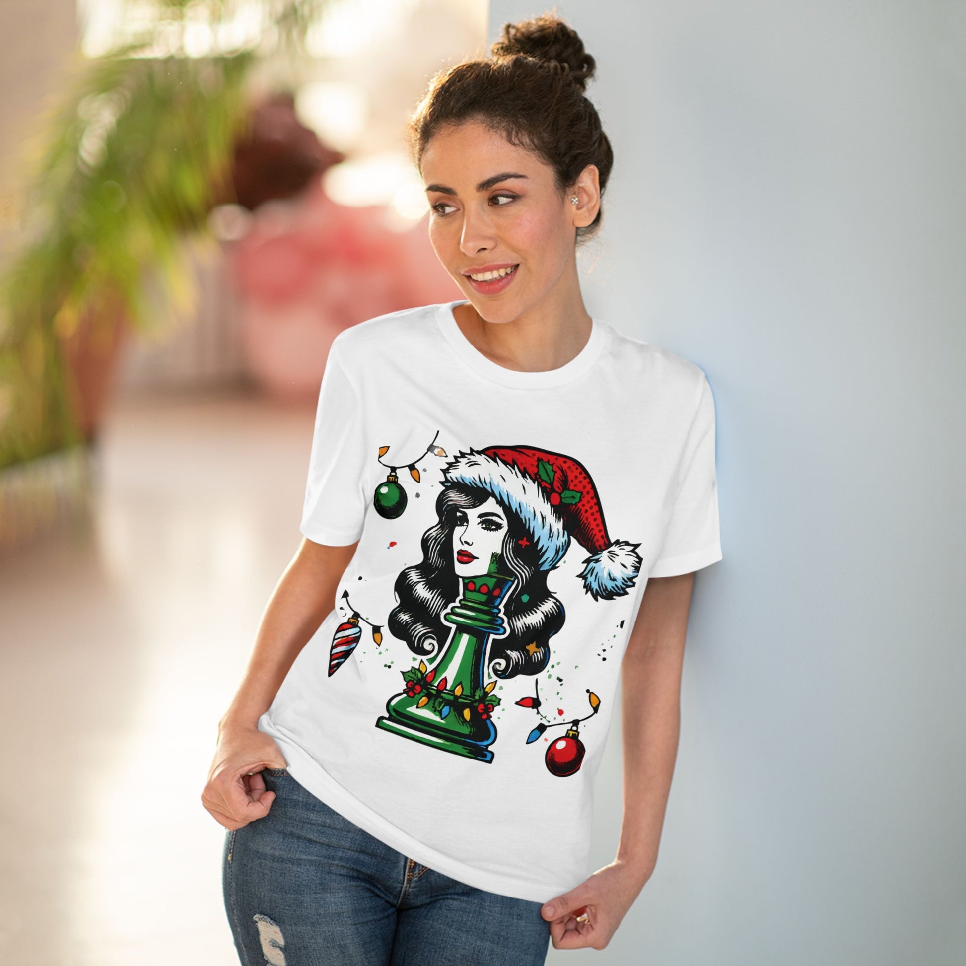 Camiseta Unisex Orgánica Navidad - Reina Pop Art, Estilo y Sostenibilidad   T-Shirt