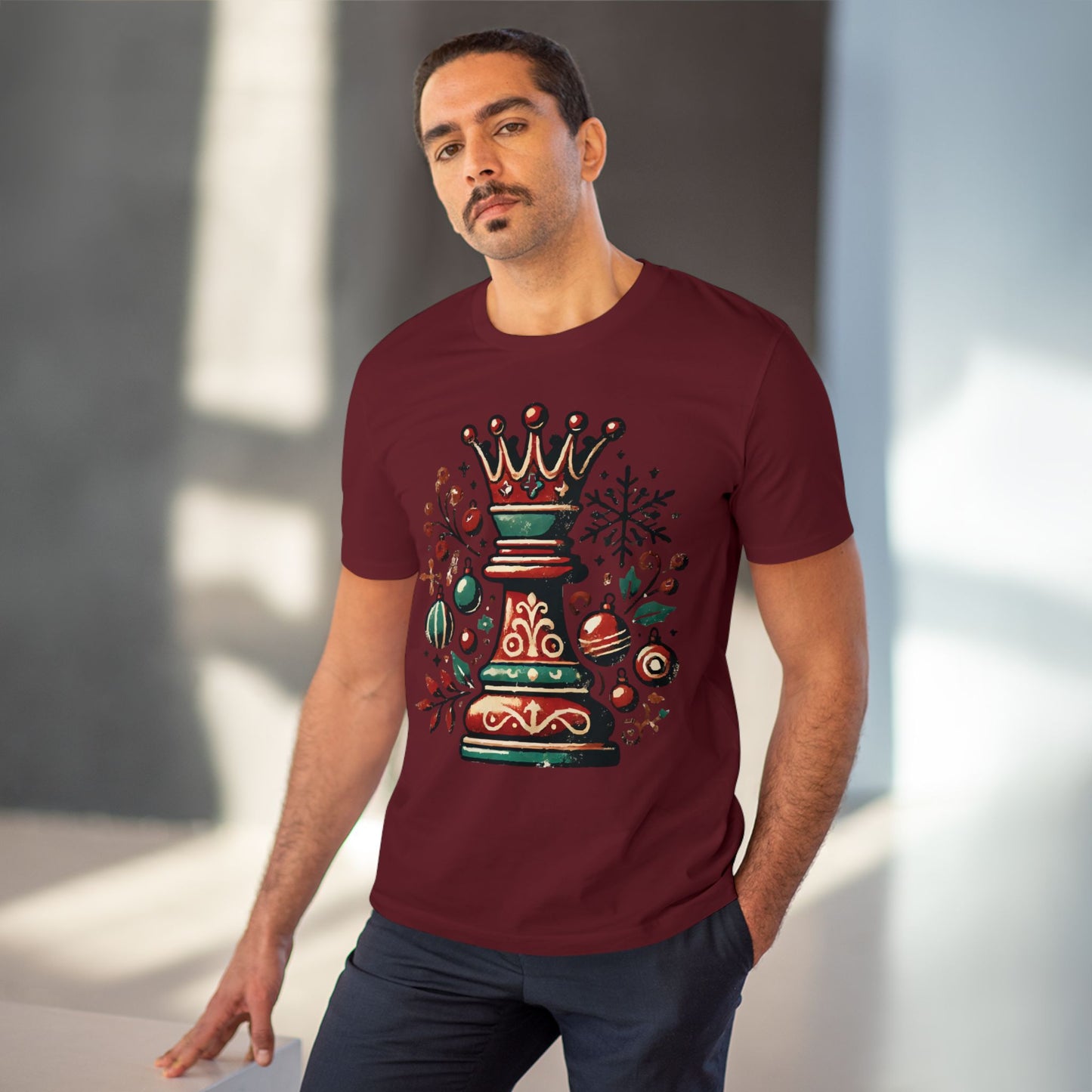 Camiseta Unisex Creador Orgánico con Diseño Reina Vintage Navideño   T-Shirt