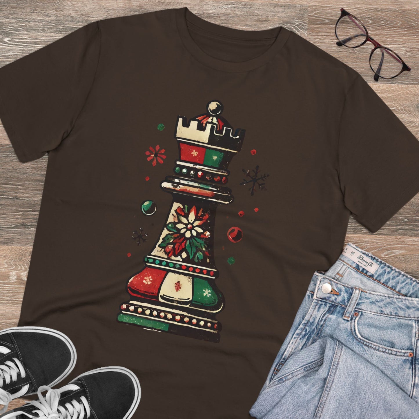 Camiseta Unisex Orgánica Torre de Ajedrez Vintage Navideña - Edición Festiva   T-Shirt  27.00 Deep-Chocolate-S