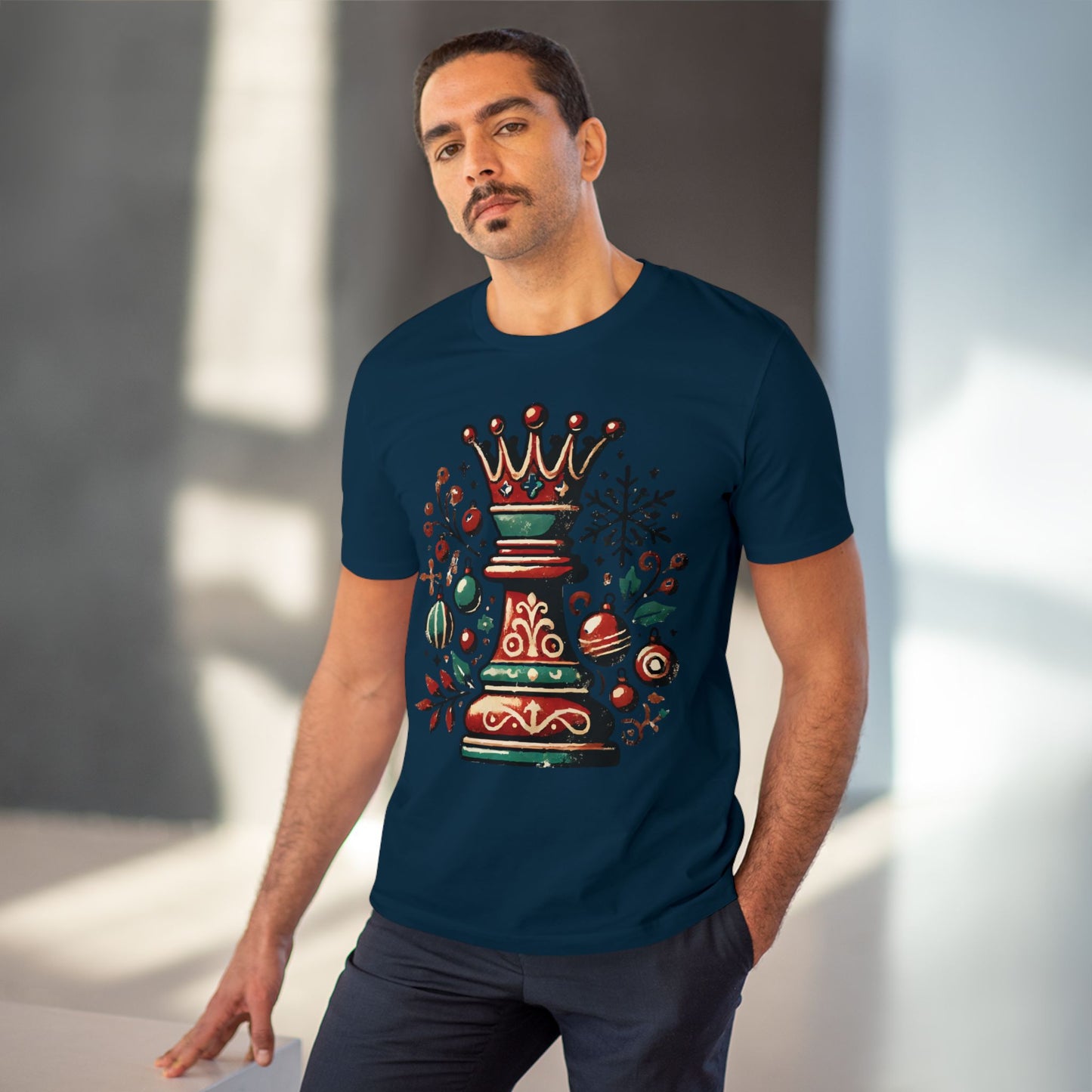 Camiseta Unisex Creador Orgánico con Diseño Reina Vintage Navideño   T-Shirt