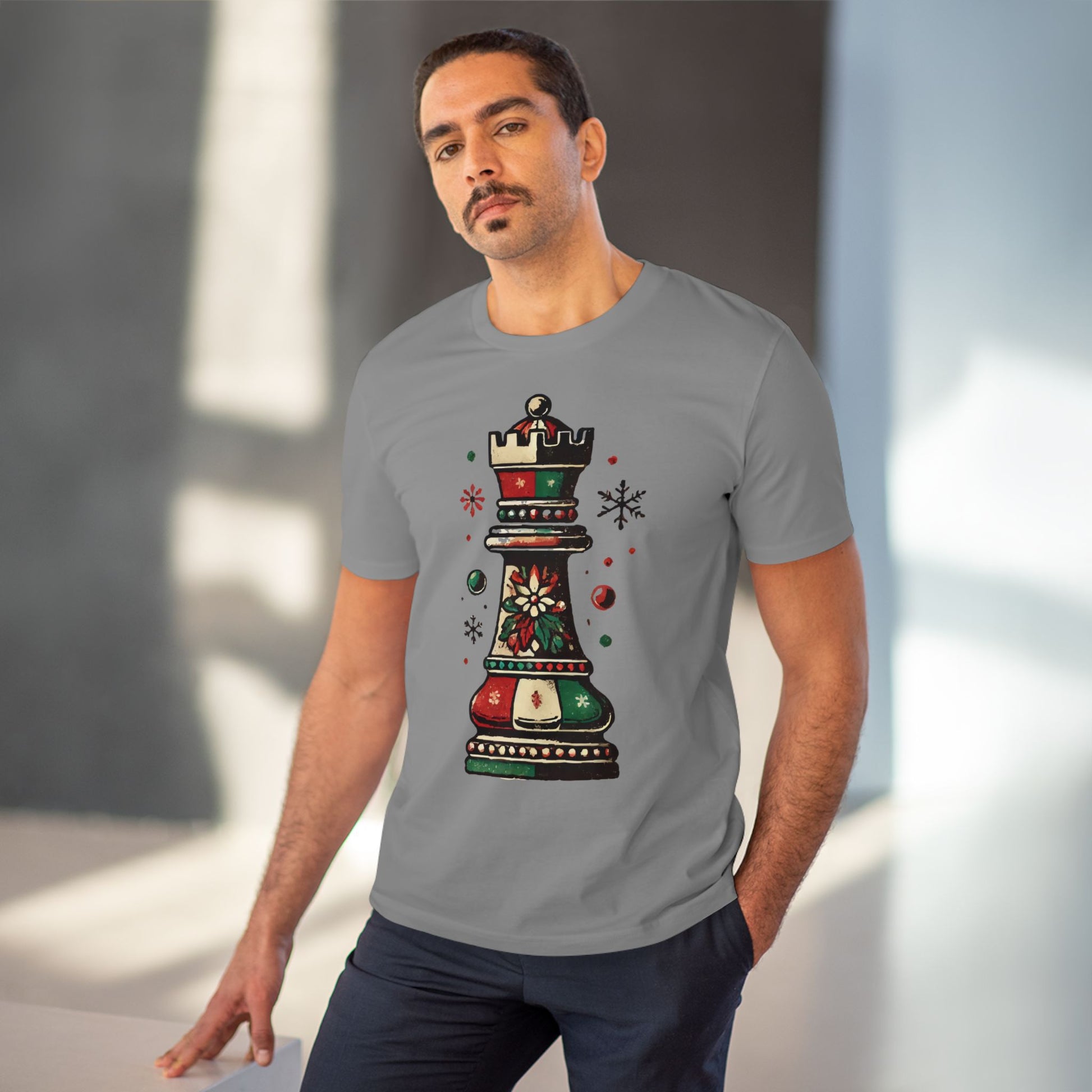 Camiseta Unisex Orgánica Torre de Ajedrez Vintage Navideña - Edición Festiva   T-Shirt