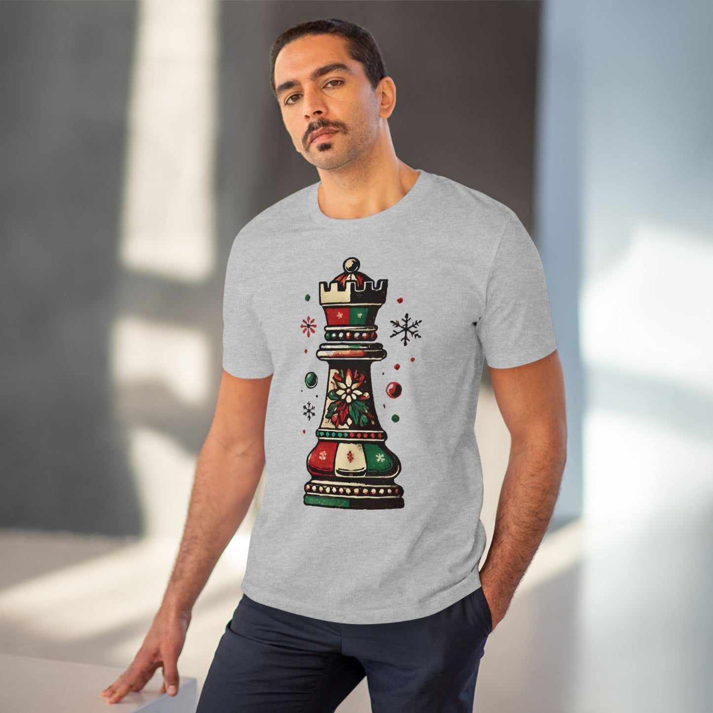 Camiseta Unisex Orgánica Torre de Ajedrez Vintage Navideña - Edición Festiva   T-Shirt