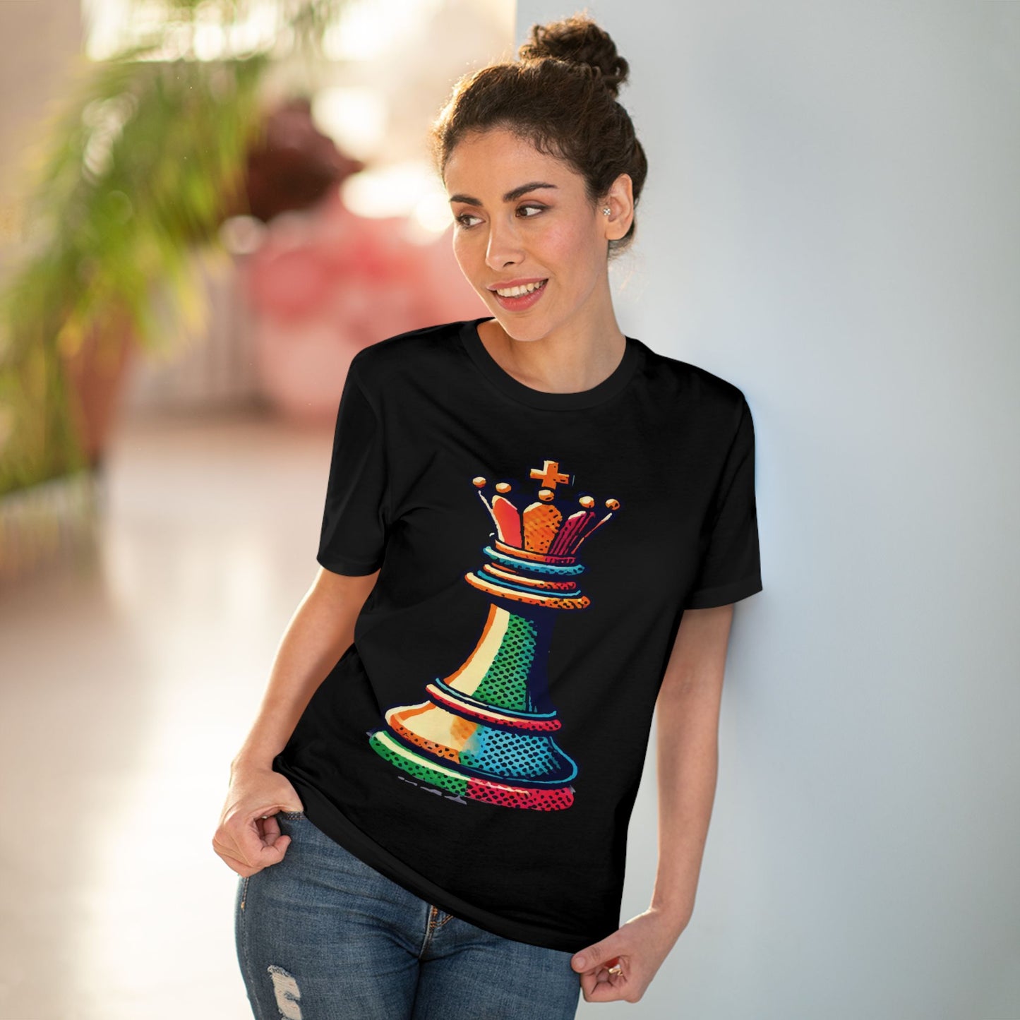 “Camiseta Unisex Rey de Ajedrez – Algodón Orgánico con Diseño Pop Art”   T-Shirt