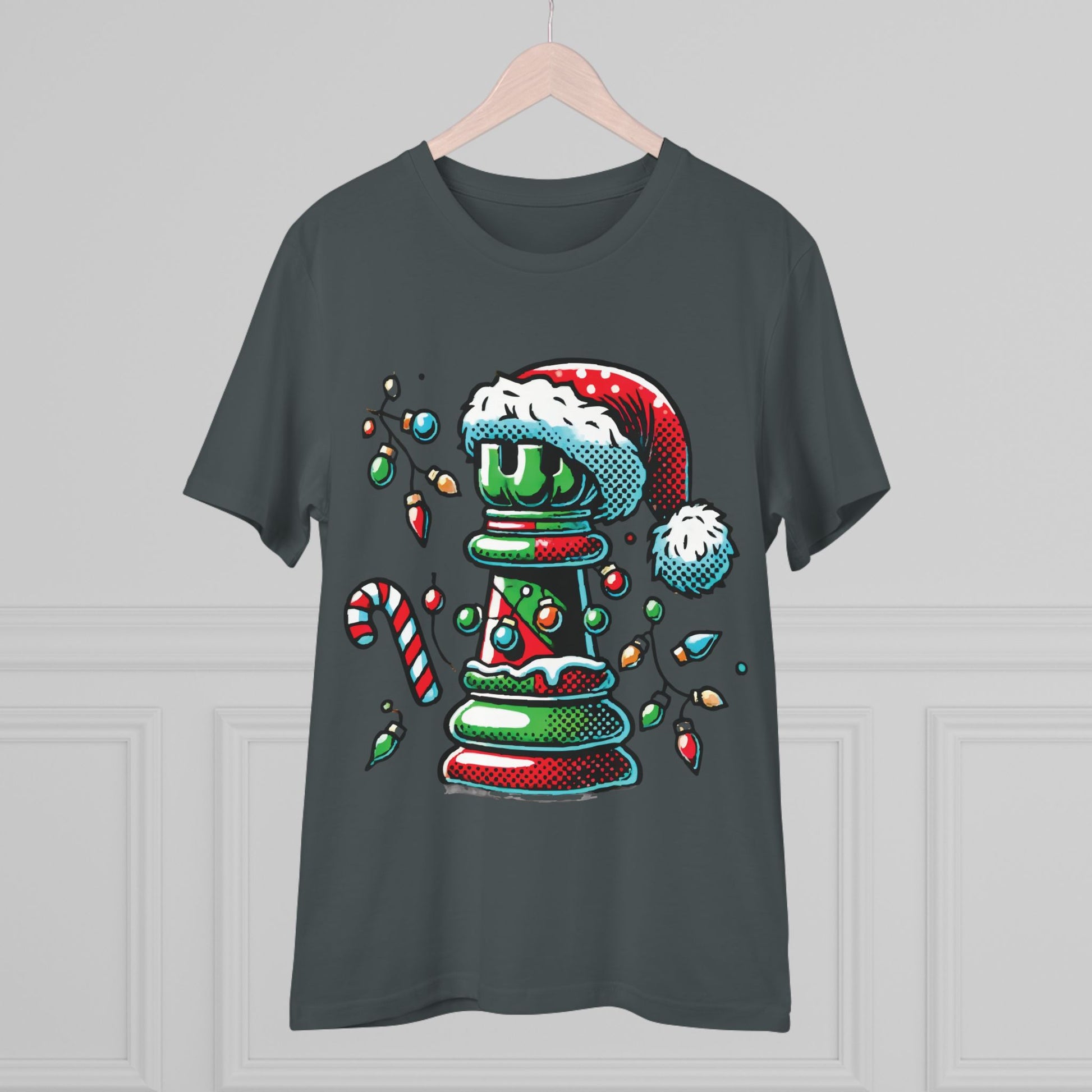 Organic Creator T-Shirt: Diseño de Torre de Ajedrez Pop Art Navideño   T-Shirt