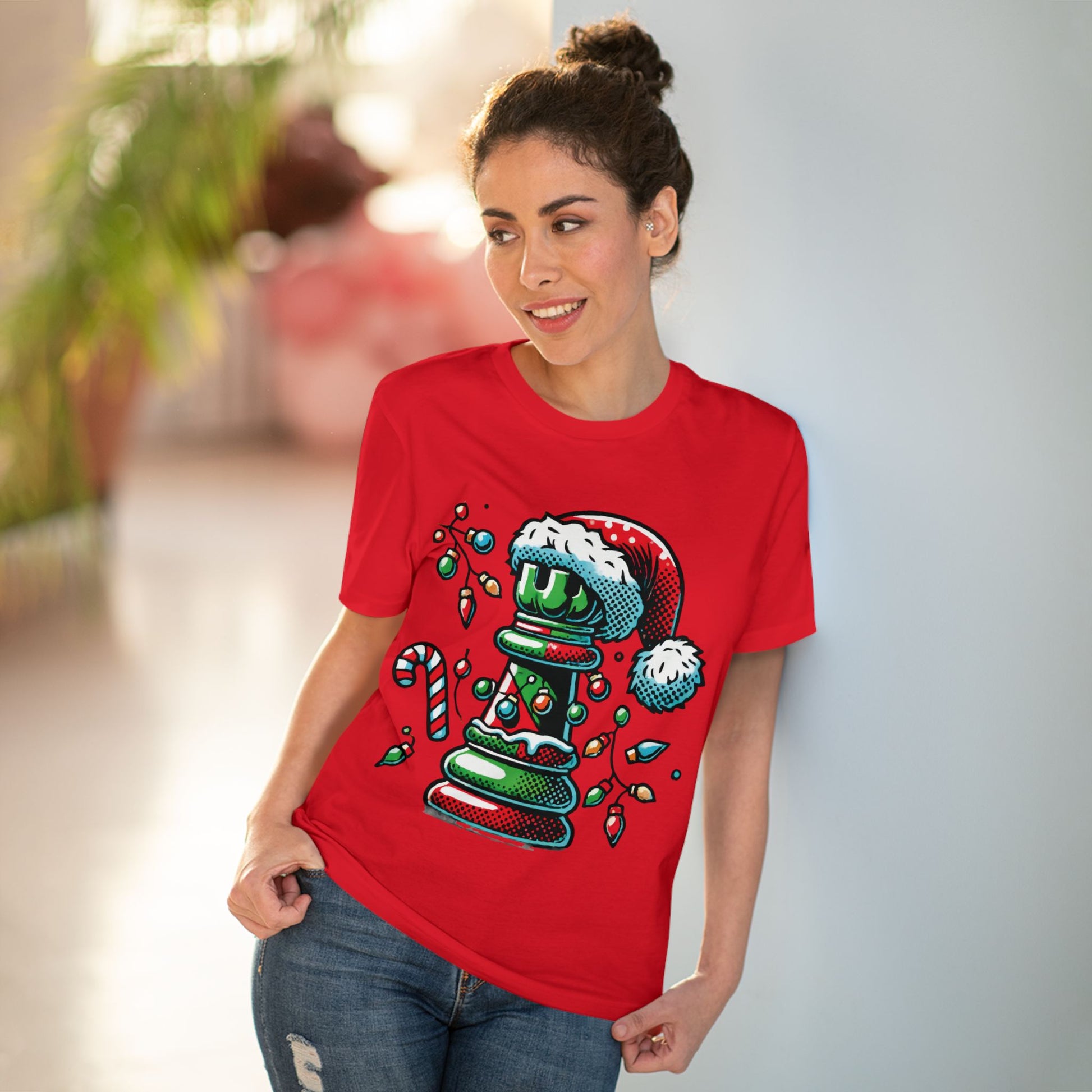 Organic Creator T-Shirt: Diseño de Torre de Ajedrez Pop Art Navideño   T-Shirt