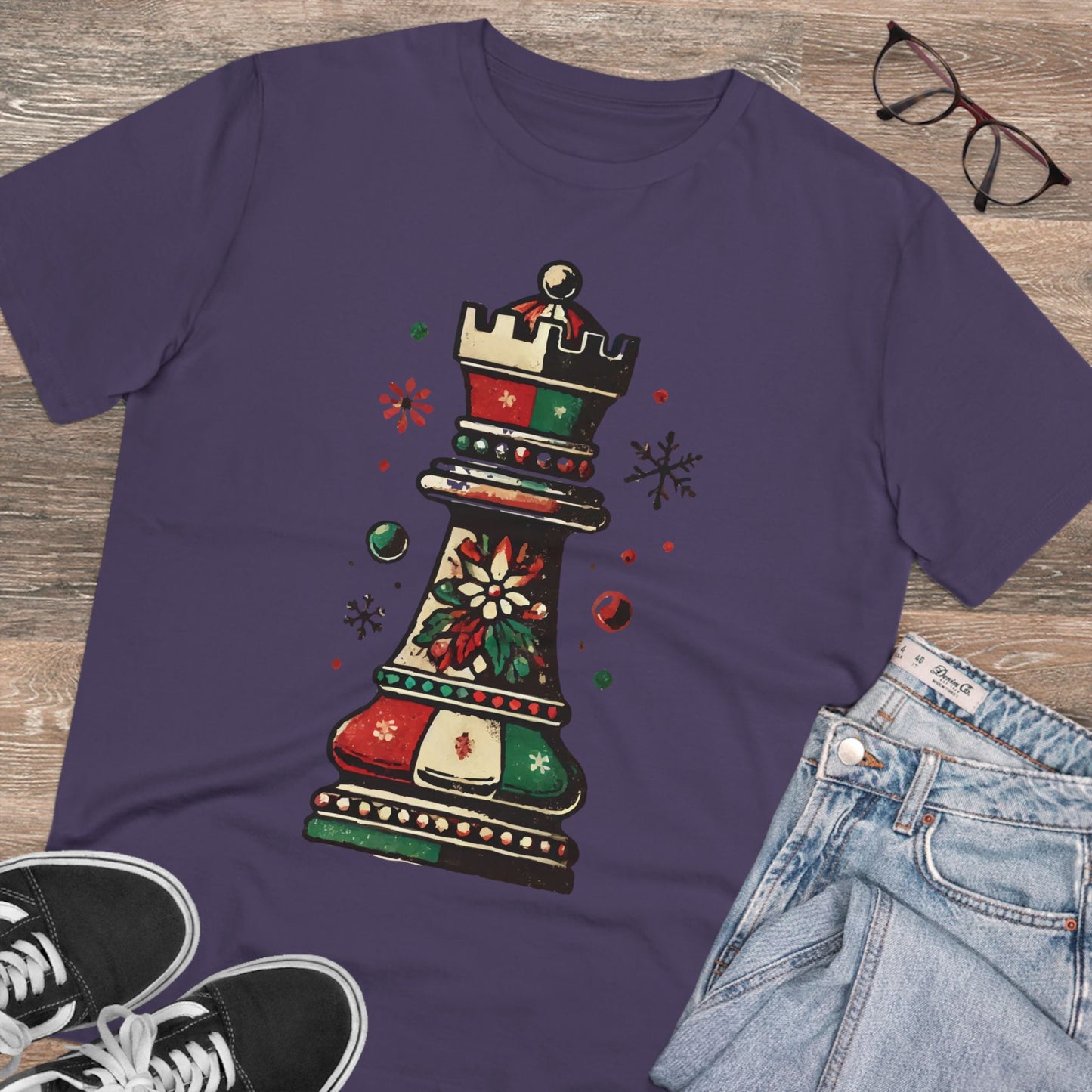 Camiseta Unisex Orgánica Torre de Ajedrez Vintage Navideña - Edición Festiva   T-Shirt