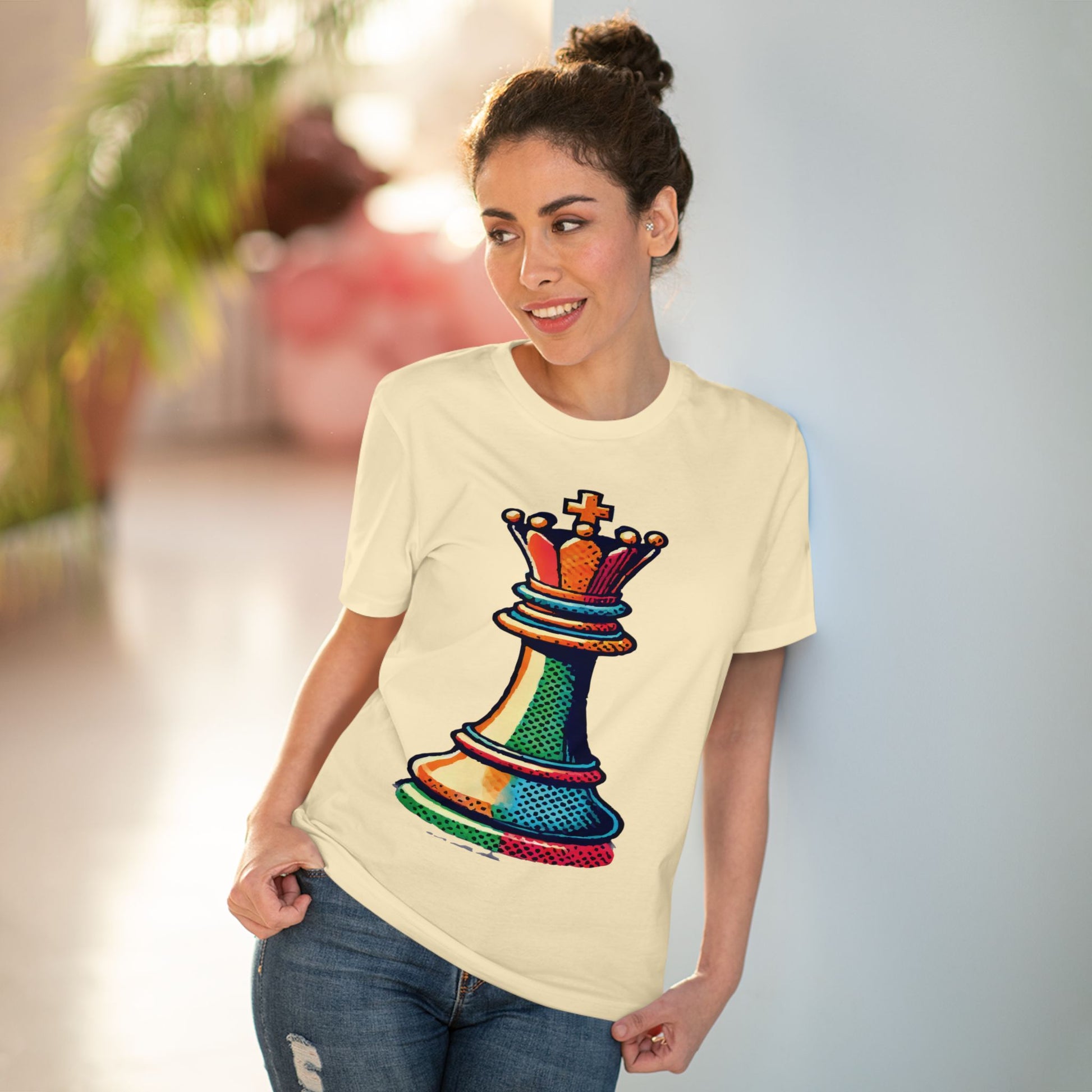 “Camiseta Unisex Rey de Ajedrez – Algodón Orgánico con Diseño Pop Art”   T-Shirt