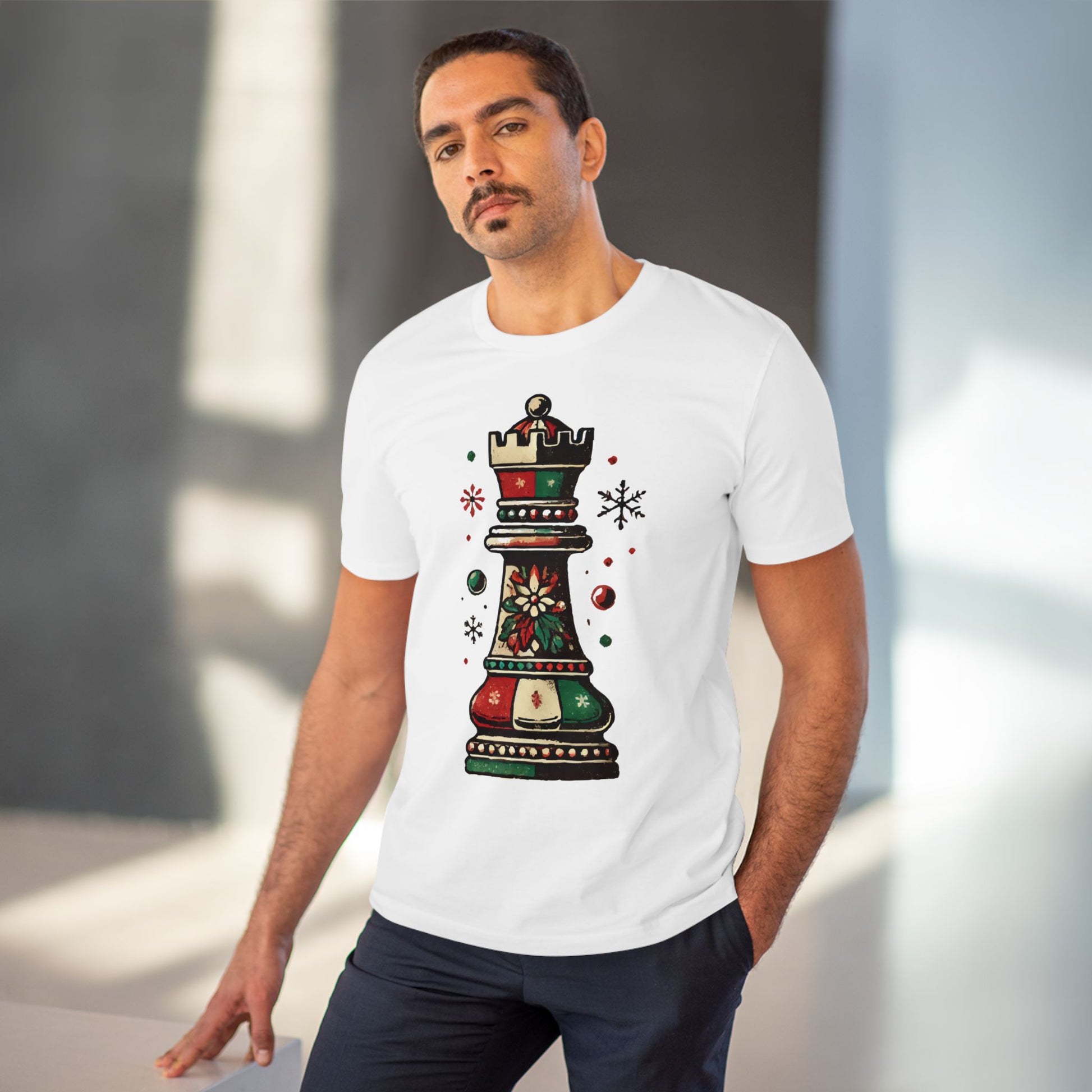 Camiseta Unisex Orgánica Torre de Ajedrez Vintage Navideña - Edición Festiva   T-Shirt