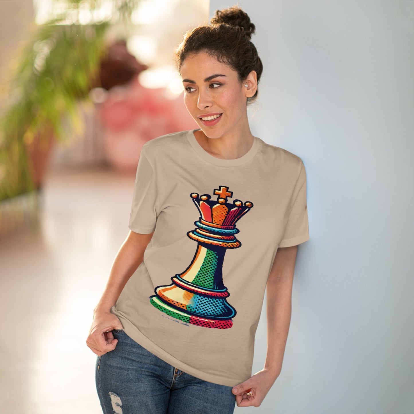 “Camiseta Unisex Rey de Ajedrez – Algodón Orgánico con Diseño Pop Art”   T-Shirt